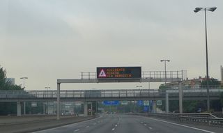 Hinweisschild #1 auf Autobahn - Unfall, accidente, Verkehrsschild, Hinweis, acceso, servicio