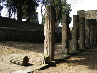Pompeji - Säulen - Antike, Säulen, Säule, Ruinen, Bäume, Italien, Pompeji, alt, Vesuv, Römer