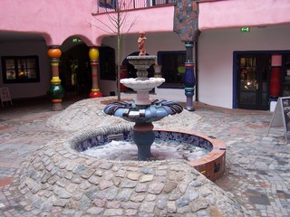 Hundertwasser-Brunnen - Hundertwasserhaus, Hundertwasser, Brunnen, Magdeburg, Grüne Zitadelle