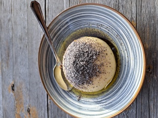 Germknödel - Germknödel, Dampfnudel, Hefe, Mohn, Powidl, Pflaumenmusfüllung, Zwetschgenmarmelade, konzentrisch, Kreis, süßer Hefekloß, Mehlspeise