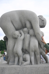 Vigelandpark Oslo, Mutter mit Kindern - Mutter, Kinder, Skulptur, Granit, Bildhauer, Vigeland, Oslo, Naturalismus