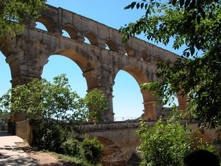 Pont du Gard - Frankreich, Südfrankreich, Römer, Architektur, antike Architektur, Wasserleitung, Aquädukt, Brücke, Arkaden, Perspektive, Fluchtlinie