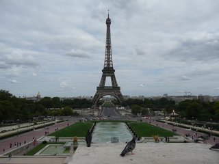 Der Eiffelturm - Eiffelturm, Paris, Sehenswürdigkeit, Turm, tour Eiffel, Wahrzeichen, Symbol, Stahlfachwerkturm, Stahl, hoch