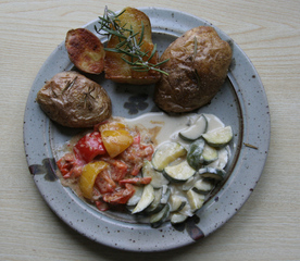 Rosmarin-Kartoffeln mit RatatouilleGemüse - Rosmarin, Kartoffeln, Ratatouille, Zucchini, Paprika, vegetarisch
