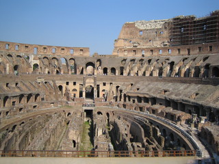 Rom - Kolosseum - Italien, Rom, Sehenswürdigkeiten, Wahrzeichen, Römer, Geschichte, Gladiatoren, Amphitheater, Theater, Rundtheater, Ruine, Kolosseum, Colosseum, Geografie, Innenraum, Innenansicht