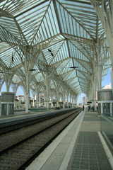 Bahnhof Oriente  Lissabon - Dachkonstruktion - Architektur, modern, Bahnhof, Gleise, Dachkonstruktion, Gare do Oriente, Ostbahnhof, Lissabon, Schienen, parallel