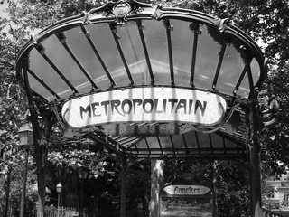 Metro-Station in Paris - Metro, Metropolitain, Paris, Eingang, Frankreich, U-Bahn, schwarz-weiß