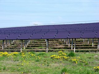Photovoltaik 1 - Photovoltaik, Solarenergie, Sonnenenergie, Umwelt, umweltfreundlich, Solarfläche, Module, Strom, Stromerzeugung, Energie, Energiegewinnung, Energieumwandlung, Strahlungsenergie, Elektrizität