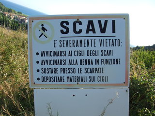 Warnhinweis - scavi, Warnung, Italien, italienisch