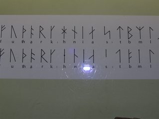 Haithabu Runenschrift - Runen, Schrift, Geheimnis, Stäbe, Buchstaben, Orakel, Wikinger, Inschrift, Grabstein, Haithabu