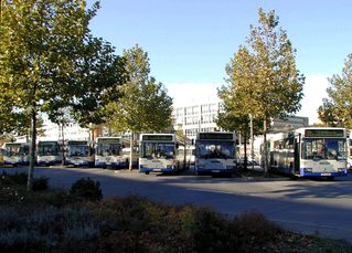 Busse - Verkehr, Busse, Busbahnhof, Bahnhof, Bus