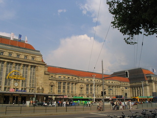 Leipziger Hauptbahnhof - Landeskunde, Sachsen, Leipzig, Kopfbahnhof, reisen, verreisen, Urlaub, Ausflug, Fassade