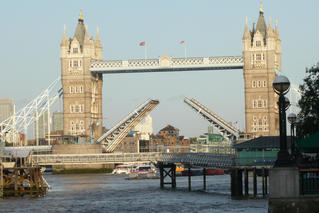 London Tower Bridge - London, England, Tower Bridge, Brücke, Fluss, Themse, Straßenbrücke, klappen, Neugotik