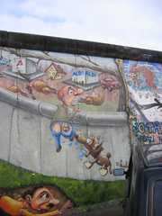 Flucht über die Mauer - Mauerbilder, Eastside-Gallery, Berlin, Mauer, Graffiti