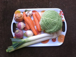 Gemüse - Gemüse, Karotten, Möhren, Zwiebeln, Lauch, Knoblauch, Wirsing, Navette, Mairübe