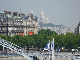 Eine Sicht von Paris  - Paris, Frankreich, Stadt, Gebäude, Häuser, Metallbrücke, modern, Renaissance, Montmartre, Sacre Coeur, Hügel