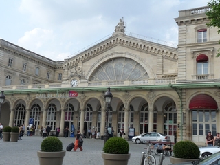 Gare de l'Est - Paris - Paris, Frankreich, Bahnhof, Gebäude, Frontgiebel, Kreisbogen, halbkreisförmig, Säule