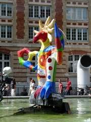L'oiseau de feu (1983) - Niki de Saint Phalle, Paris, Stravinskibrunnen, Kunst, Figur, Skulptur, Plastik, bunt, groß, Vogel