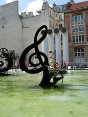 La clé de sol - der G Schlüssel - Jean Tinguely, Paris, Stravinskibrunnen, Kunst, Künstler, Eisen, Skulptur, Musik, G Schlüssel, Wasser