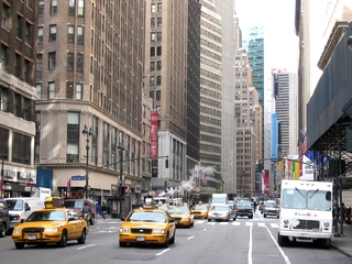 New York - Yellow Cabs - Amerika, USA, New York, Taxis, Yellow cabs, Großstadt, City, Verkehr, Taxi, Straße, mehrspurig, Hochhäuser