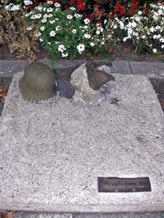 Denkmal des unbekannten Deserteurs - Denkmal, Grab, Deserteur, Soldat, Soldaten, Krieg, Wehrmacht, Helm, 2 Weltkrieg
