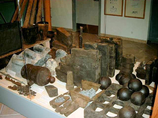 Munition eines 1811 gesunkenen Schiffes - Munition, Kanone, Kanonenkugeln, Schiff, Schiffswrack, Fund, Museum, Kugel