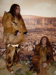 Neandertaler Paar - Neandertaler, Kleidung, Fellbekleidung, Altsteinzeit