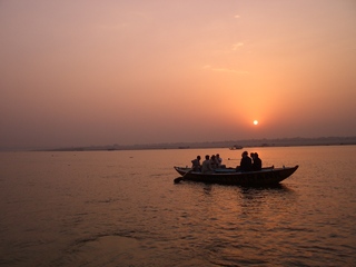 Sonnenaufgang am Ganges - Ganges, Benares, Varanasi, Sonnenaufgang, Boot, Morgenstimmung, Dämmerung, Indien, Fluss