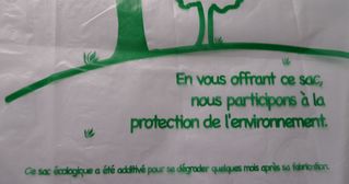 Aufschrift  französischer Plastikbeutel #2 - biodégradable, Plastik, Plastikbeutel, sachet, plastique, Umwelt, Ökologie