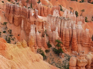 Bryce Canyon #3 - Wüste, Felsnadel, Hoodoo, Nationalpark, Naturwunder, Utah, Sandstein, Kalk, Basalt, Geologie, Gestein, Felsen, USA, Landschaft, Südwesten, Colorado-Plateau, Eisenoxid, Manganoxid, Wüstenklima, Erosion, Sediment