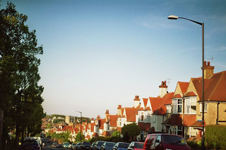 Terraced houses in Sussex - England, East Sussex, buildings, terraced houses, Reihenhäuser, Häuserzeile, Wohnhaus, Siedlung, Straße, Straßenfront