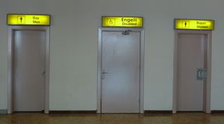 Toiletteneingänge - Hinweisschild türkisch - man, woman, disabled, bay, bayan, engelli