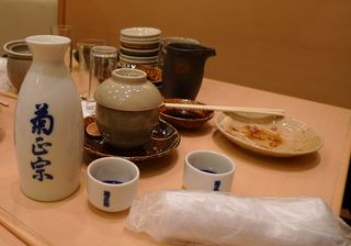 Sake-Gefäß #1 - Sake, Chopstick, Reiswein