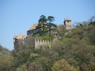 Schloss Runkelstein - Schloss, Burg, Architektur, Südtirol, Italien, Bozen, Mittelalter, Zinnen