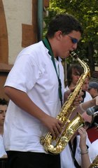 Altsaxophonspieler beim öffentlichen Auftritt - Saxophon, Altsaxophon, Solo, Bigband, Auftritt, Jazz