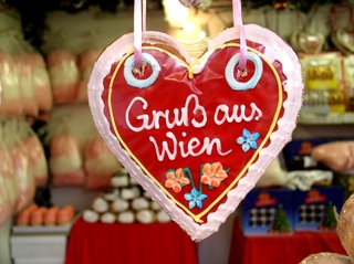 Lebkuchenherz - Wien, Herz, Lebkuchen, Zuckerguss, bunt, süß, Süßigkeiten, Souvenir, Österreich, essen, mitbringen, Urlaub, Nascherei, Andenken