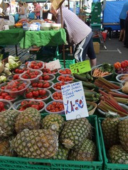 At the market #1 - pines, pineapples, tomatoes, market, fruit, vegetable, market stand, Markt, Verkaufsstand, einkaufen, Obst