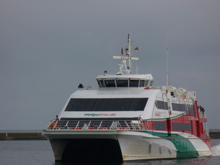 Katamaranfaehre - Helgoland, Hochseeinsel, Faehre von Cuxhaven nach Helgoland, Katamaran, schnell, Ueberfahrt ohne Ausbooten