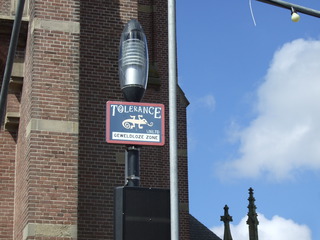 TOLERANCE  UNLTD  - geweldloze zone - Niederlande, niederländisch, gewaltfrei, Toleranz, Tolerance, Straßenschild
