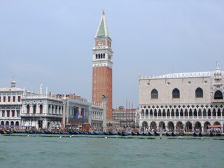 Venedig: Campanile de San Marco und Dogenpalast - Italien, Venedig, Campanile, Dogenpalast, venezianische Gotik, Wahrzeichen, Lagune, Gondel