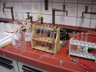 Labor - Chemie, Chemikalien, Labor, Reagenzgläser, Reagenzglas, Reagenzglasständer