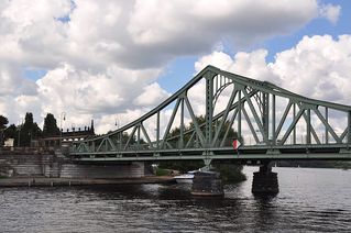 Glienicker Brücke - Potsdam, Berlin, Babelsberg, Brücke, Glienicker Brücke, Kalter Krieg, Bundesrepublik, Westberlin, DDR, Agent, Agentenaustausch, Zonengrenze