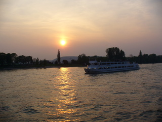 Abendstimmung auf dem Rhein - Wasser, Fluss, Rhein, Abend, Sonnenuntergang, Schiff, Bäume, Romantik, Dämmerung
